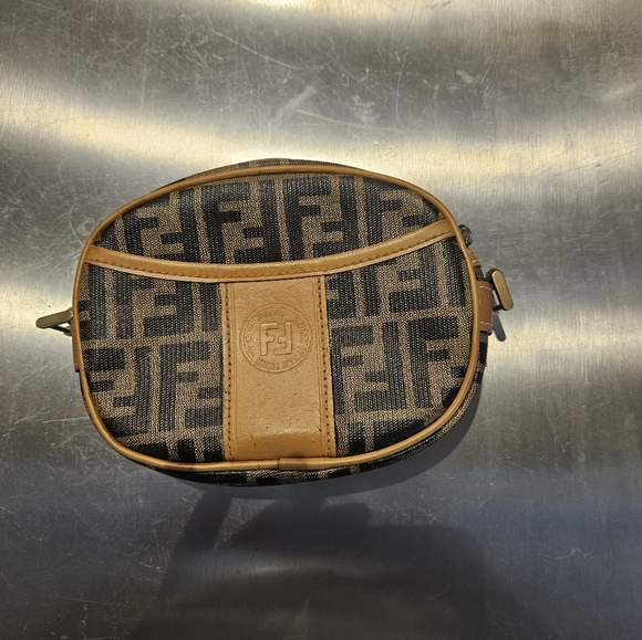 Authentic FENDI crossbody bag - Picture 6 of 8